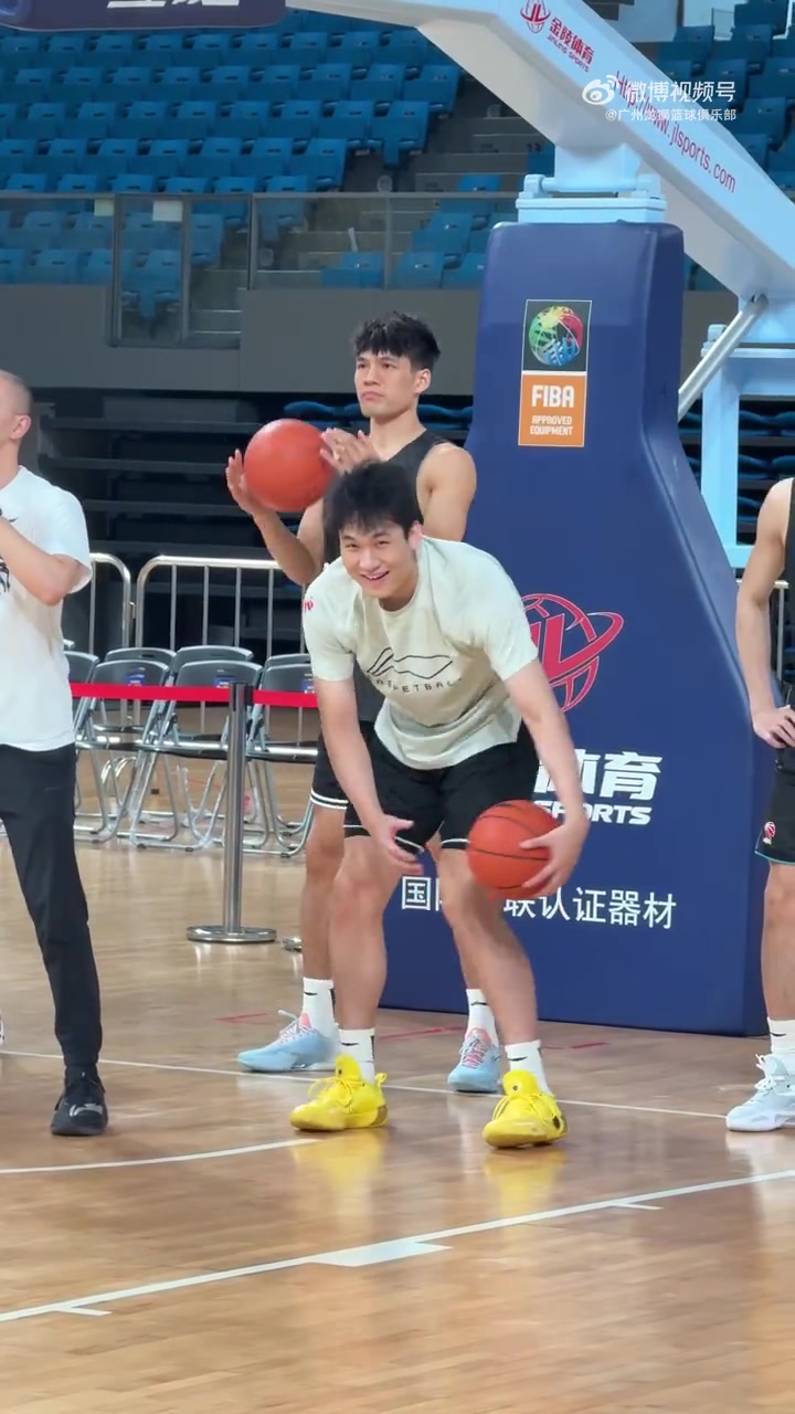 龙狮 On The Road｜训练整活：干扰投篮只能用声音 禁止身体接触